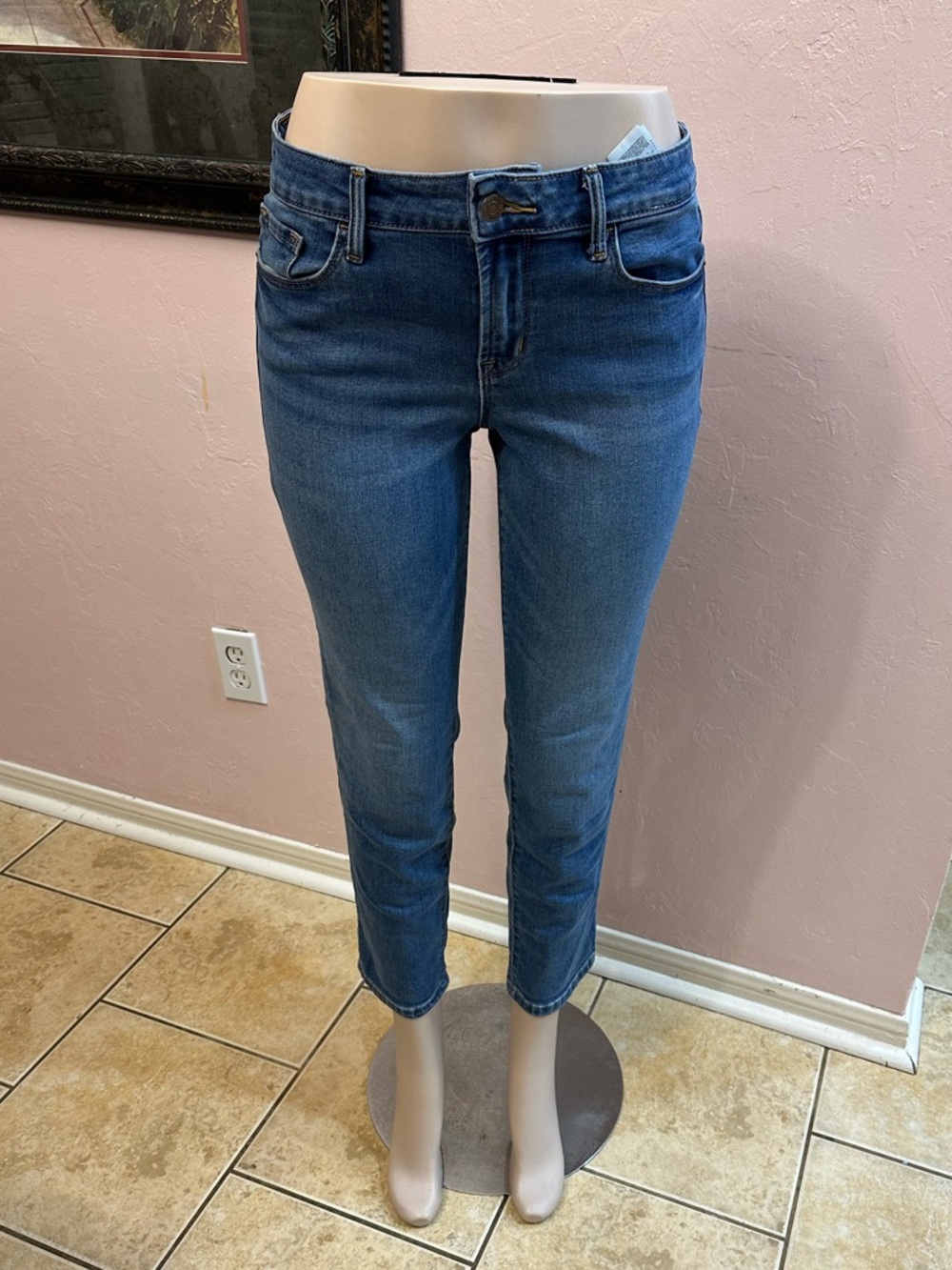 Old Navy Women's Straight Leg Jeans in Blue